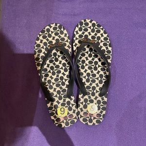 🆕Coach flip flops